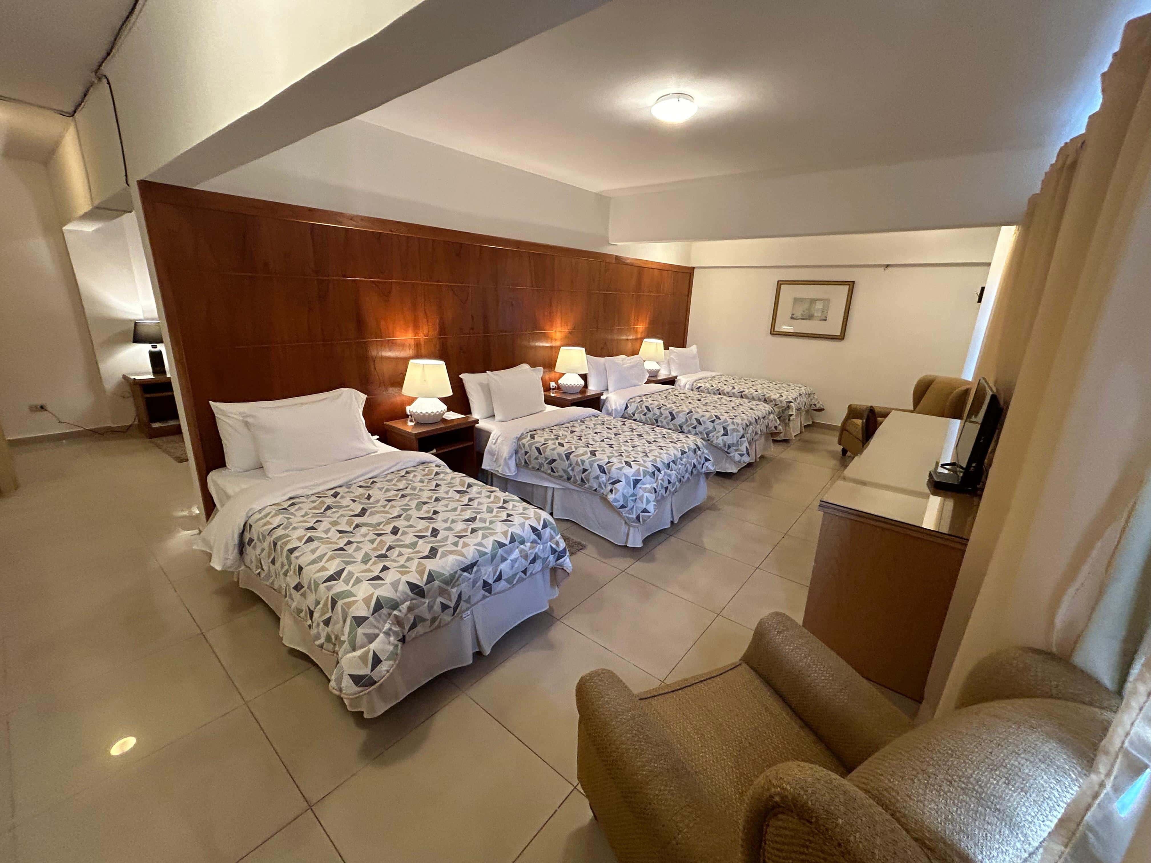 room-sextuple01